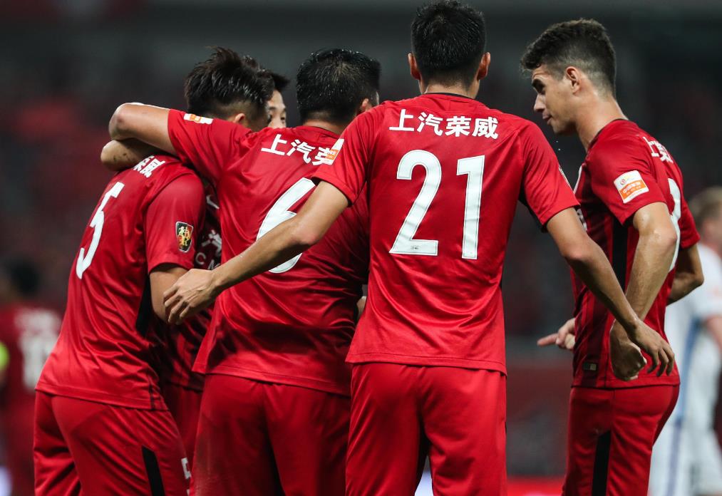 上海上港霸气赢球，稳坐积分榜首