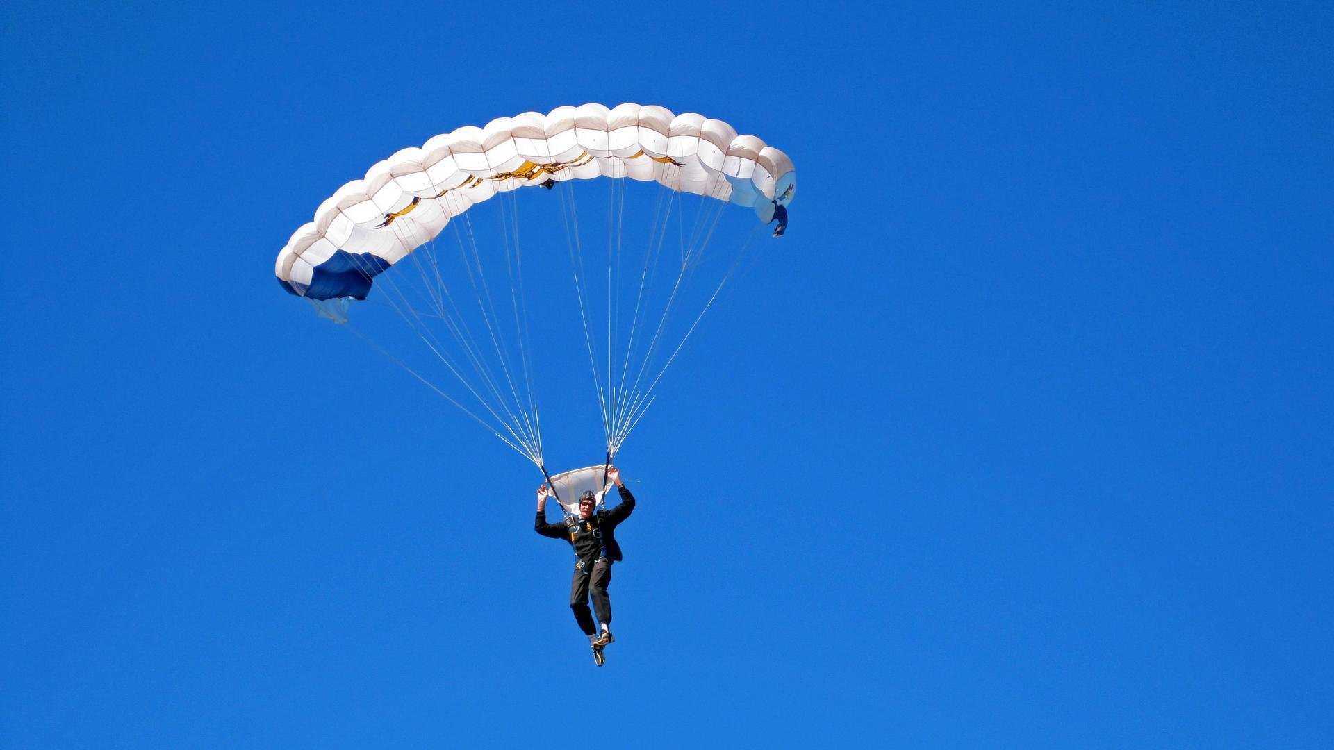 莱万刷新里程碑，武汉三镇决赛力克拜仁慕尼黑，晋级概率达51％