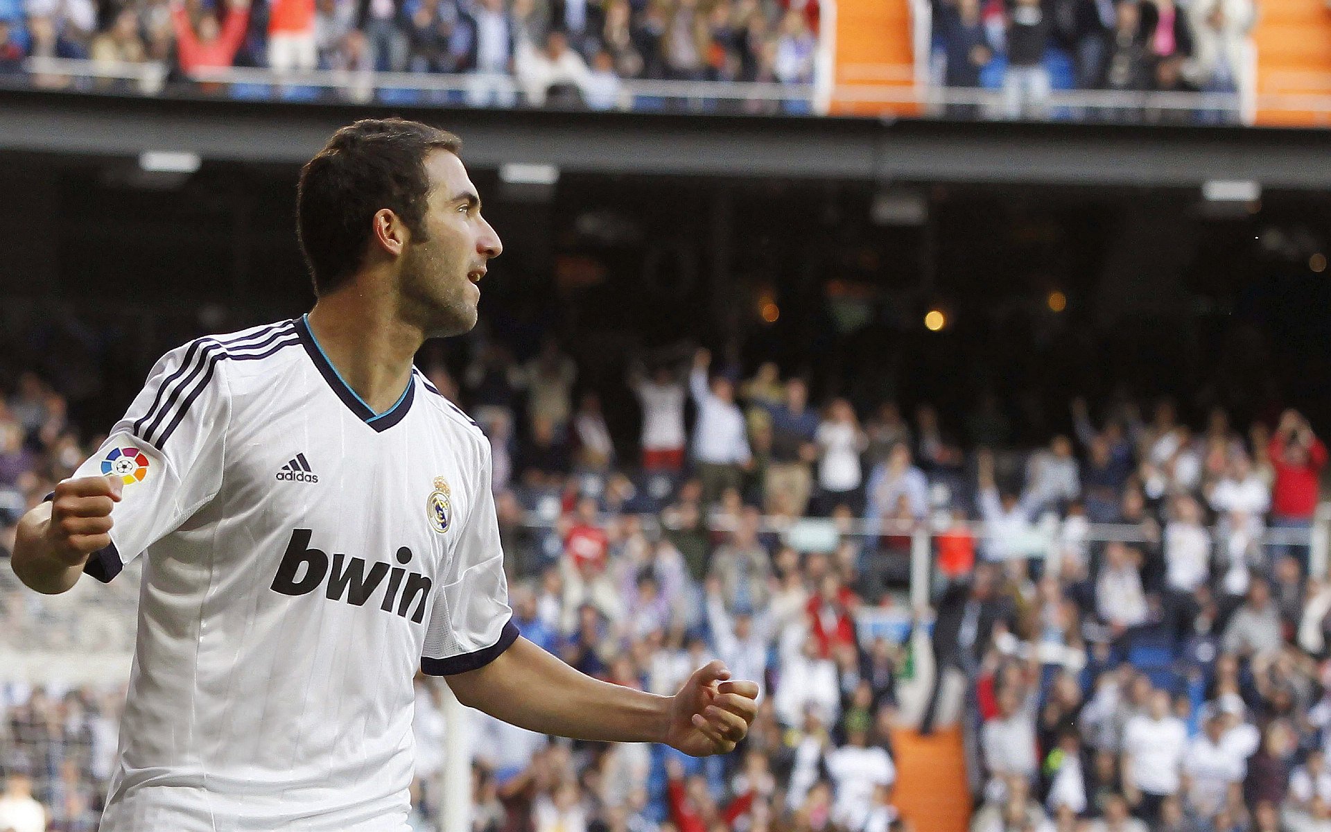 德罗巴巅峰对决，萨拉赫与80激战西班牙队分钟，绝杀胜负难料！